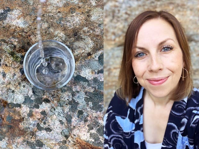 Ett glas vatten och en kvinna som ser in i kameran