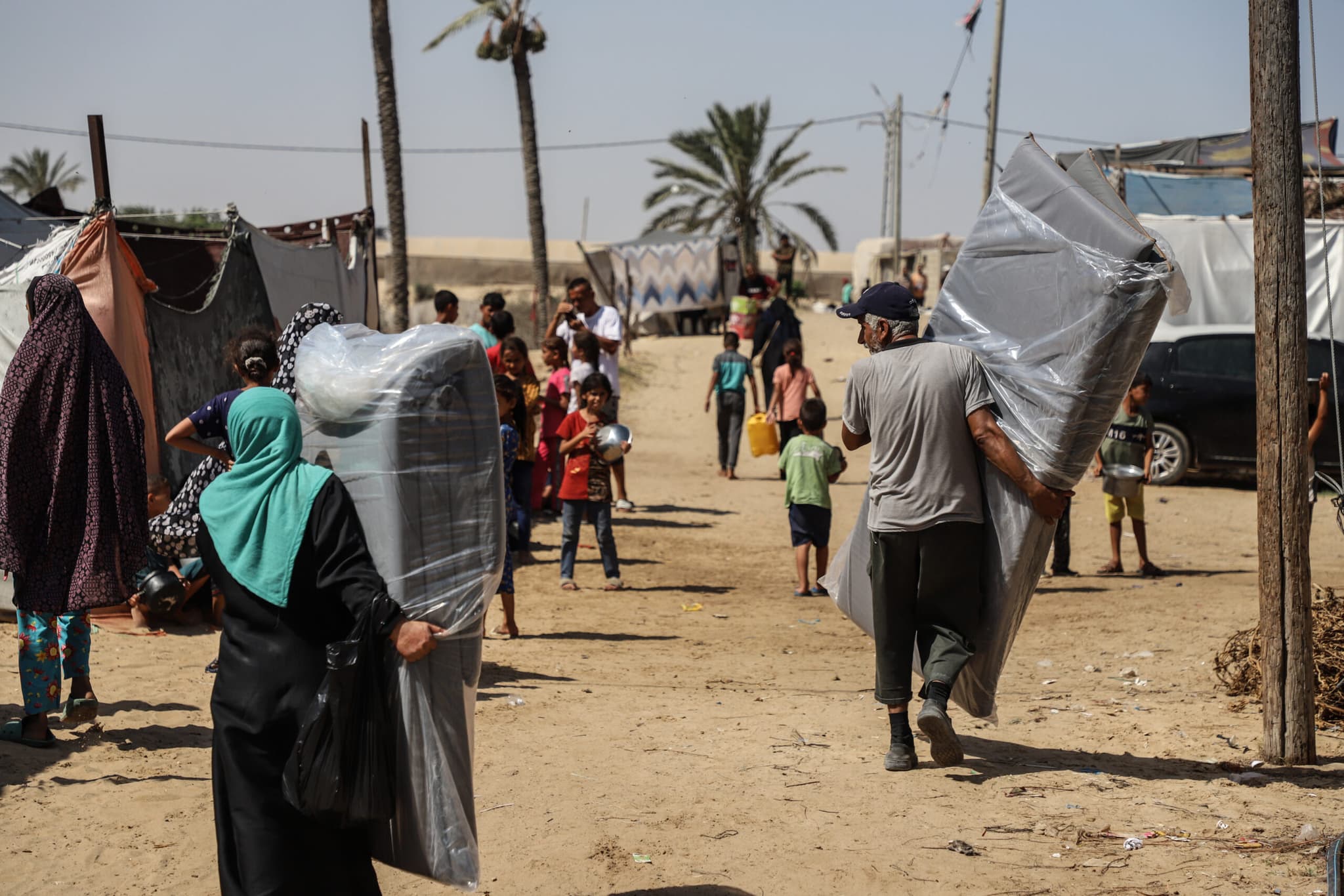 The war in Gaza has caused a huge suffering and a severe humanitarian crisis. Diakonia´s partners in the strip support the civilian population. This photo is from a delivery of mattresses by Diakonia´s partner Al Ard. Photo: Al Ard