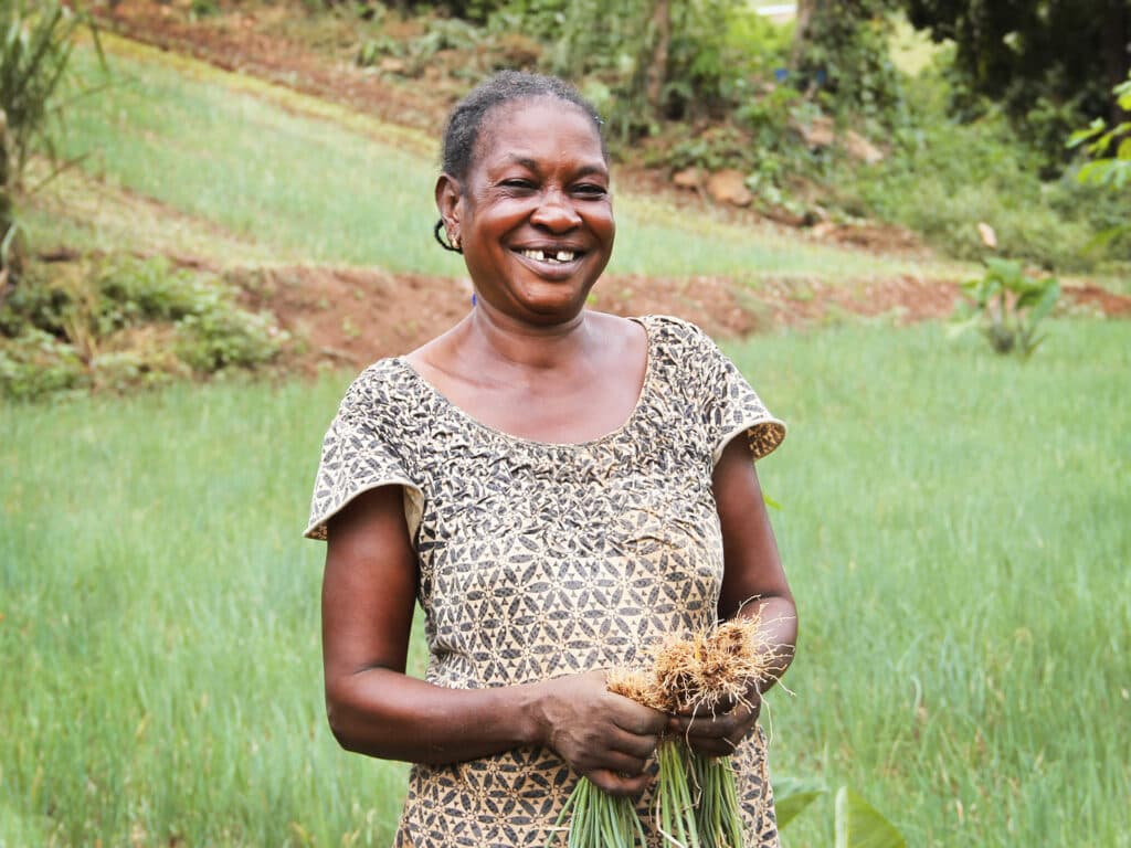 Foto: Diakonia En kvinna på ett fält