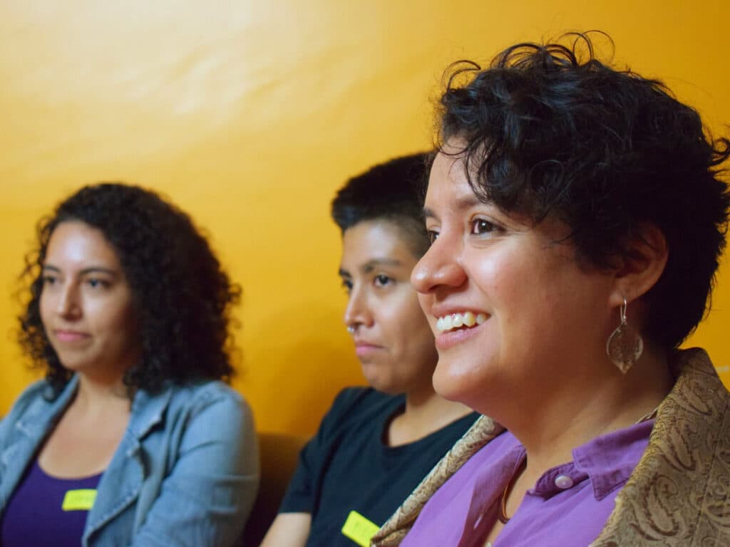 Foto: Diakonia Tre personer ler