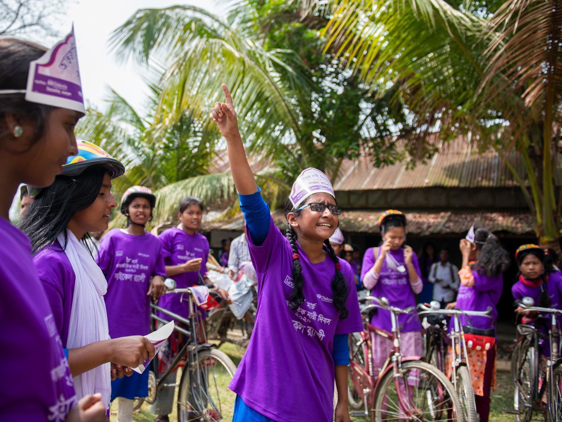 Foto: Gustav Hugosson Flickor med cyklar