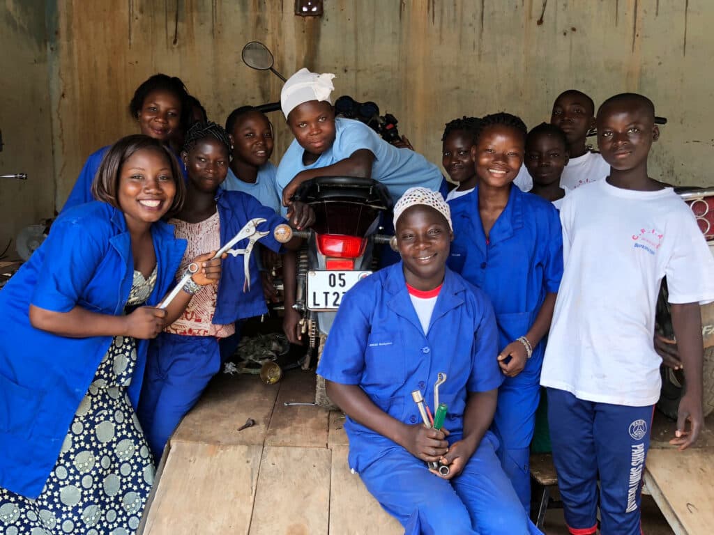 Foto: Mia Rimby Kvinnliga mekaniker vid en bild