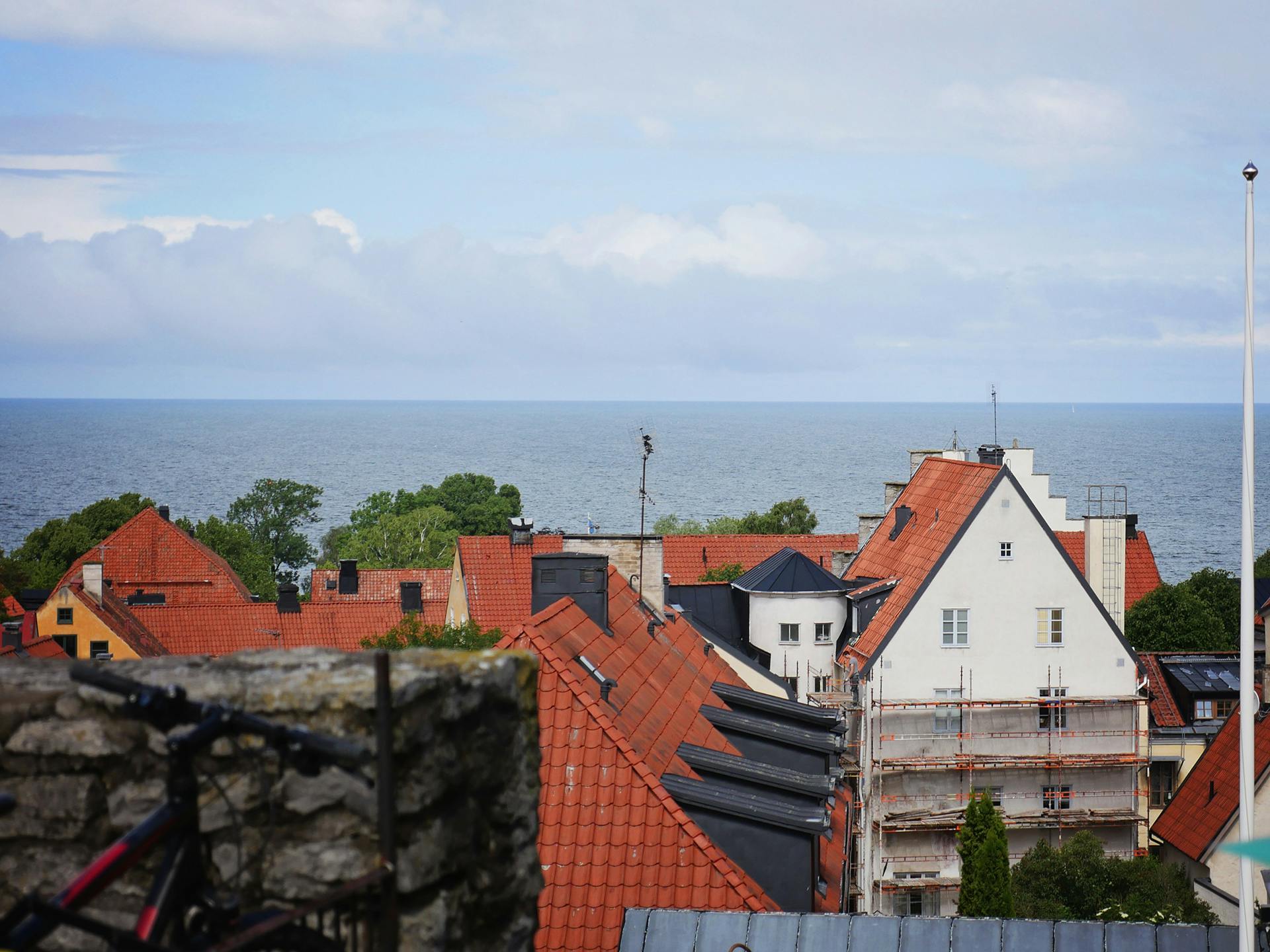 En vy över Visby