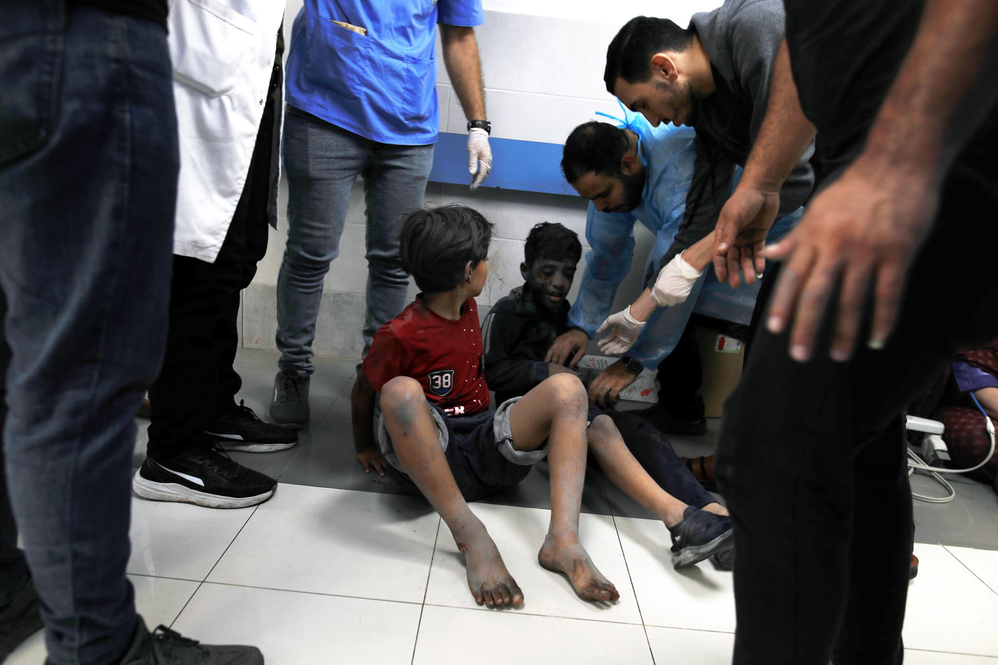 Gaza under attack, Al-Shifa Hospital, Gaza City, 18 October 2023. Photographer: Mohammed Zaanoun/ActiveStills Photo Collective. All rights reserved.