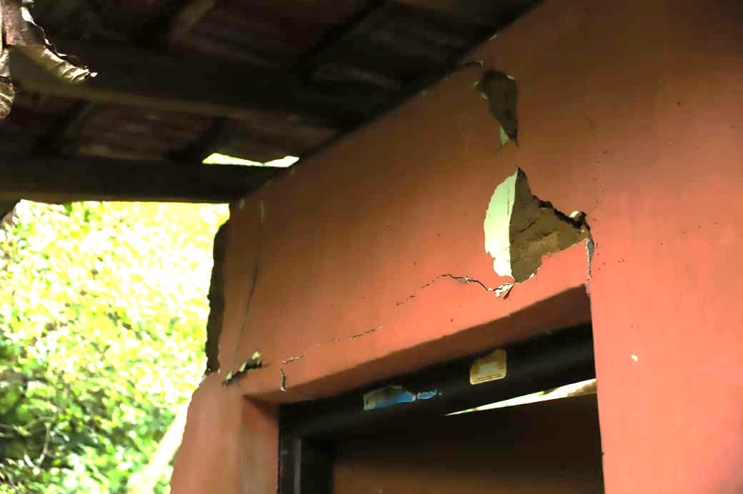 Photo: LST Cracks on the wall
