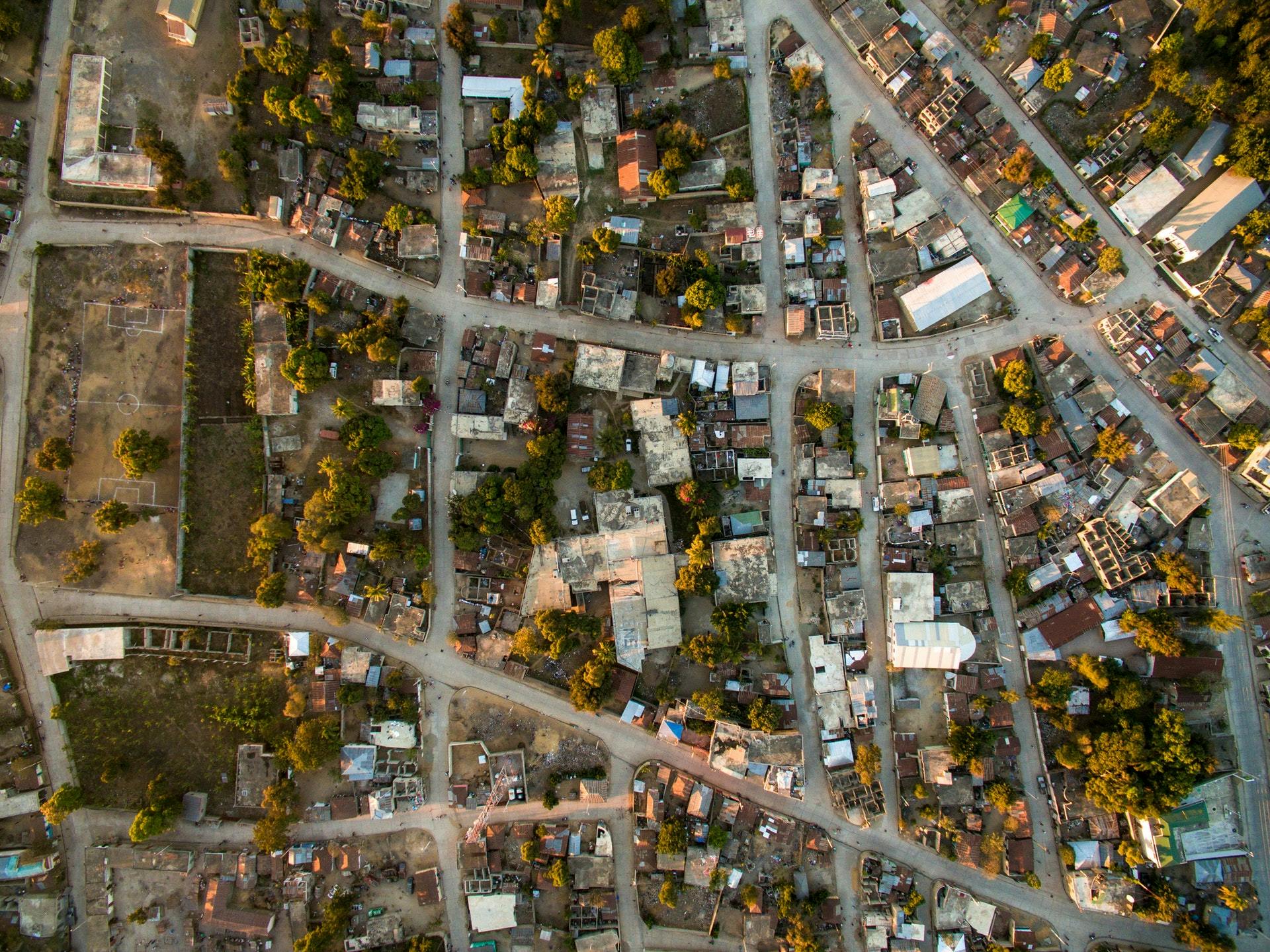 A neighbourhood with houses and streets in Haiti seen from the sky.
